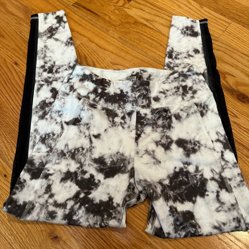 Hollister Black and White Tie-Dye Leggings